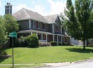 1008 Wildwood Dr, Lawrence, KS 66049