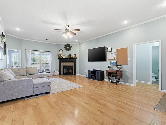 5th image of 19 Cardinal Way