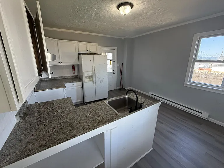 194 Green St — Photo 6
