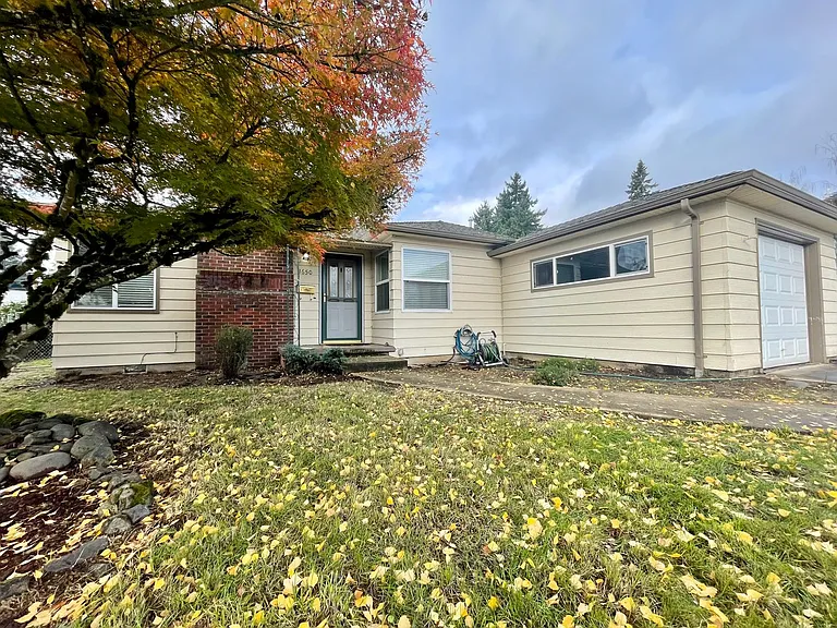 1650 Manor Dr — Photo 3