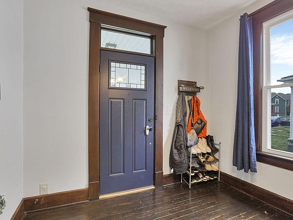 5th image of 220 Wyandotte St