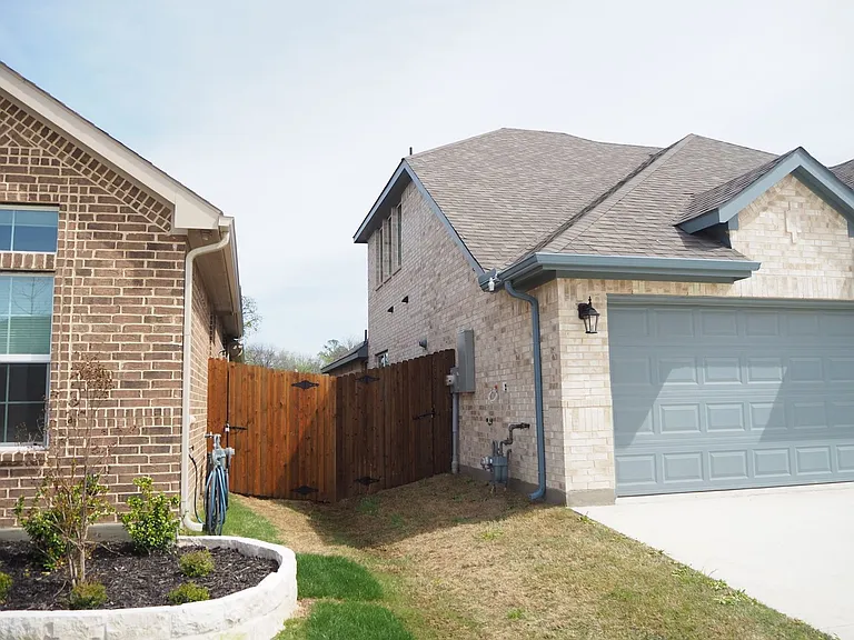 2201 Yellowhammer Rd — Photo 4