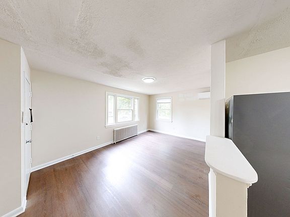 3rd image of 8324 Roanoke Ave #3