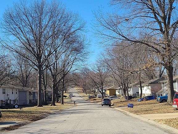 5th image of 1119 NW Golfview Dr