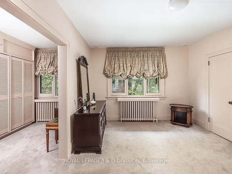58 Lascelles Blvd — Photo 20