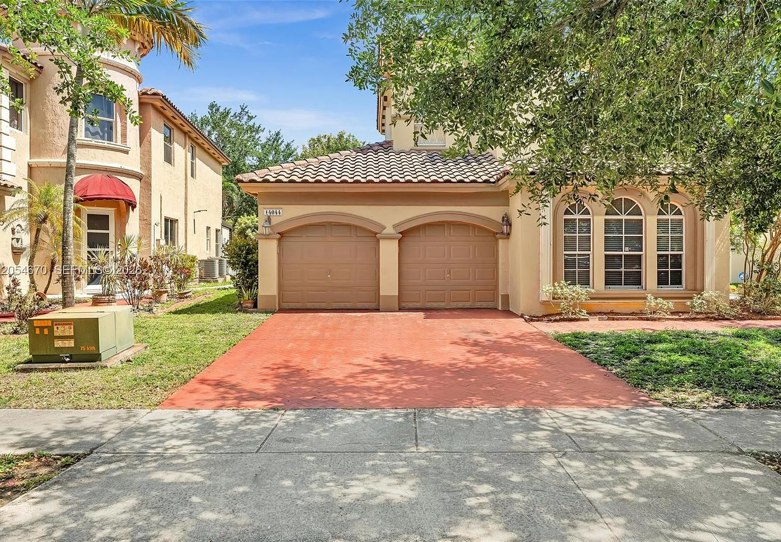 4 bed, 3.0 bath, 2878 sqft, $5,000 — Photo 2