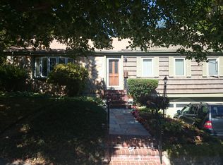 5 Surrey Hill Ln, Jamaica Plain, MA 02130