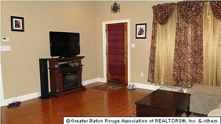 2nd image of 59385 Emma Ave