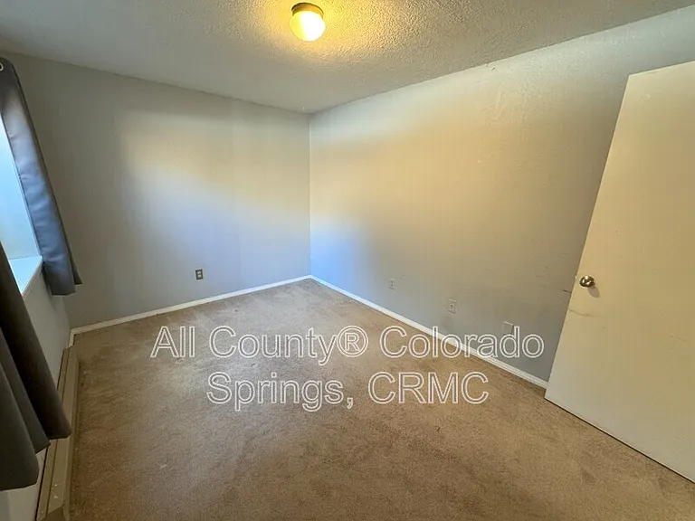 931 Kings Crown Rd — Photo 26