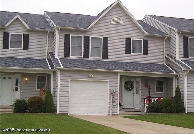 Immaculate townhome