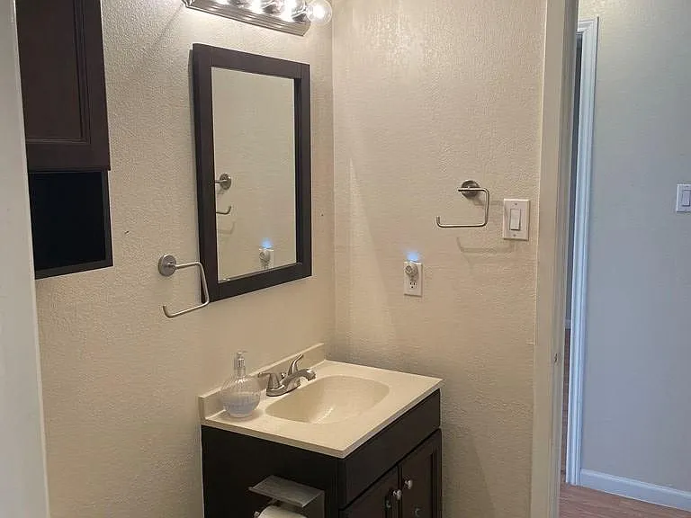 1434 Lindell Ct — Photo 17