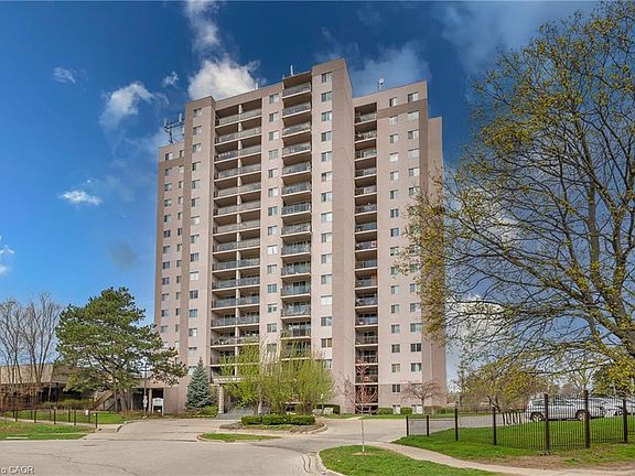 2nd image of 975 Warwick Ct #310