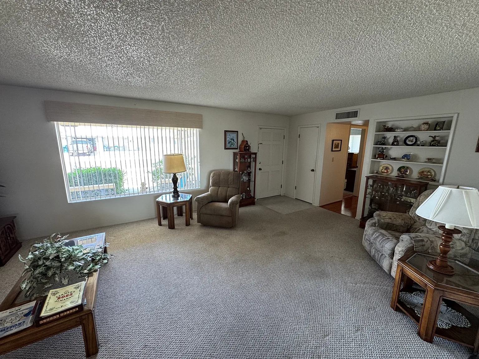 2 bed, 1366 sqft, $2,200 — Photo 2