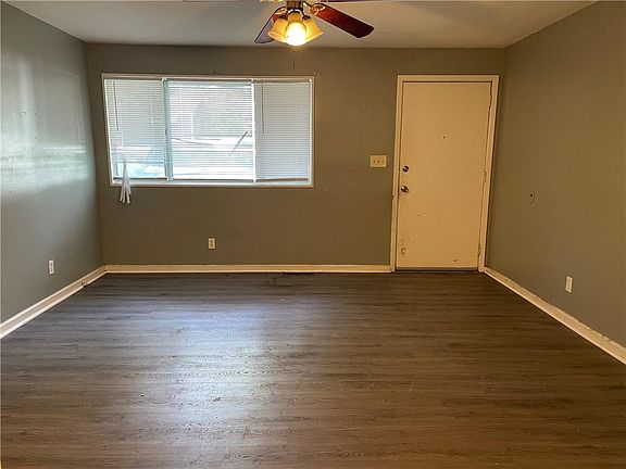 3rd image of 8612 Crystal Ave