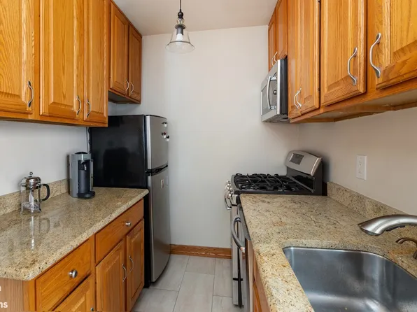 221 East 78th Street 6A image 2 of 7