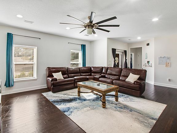 5th image of 233 Honeysuckle Way