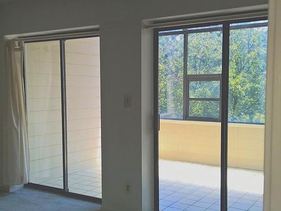 5th image of 1020 N Stafford St APT 300