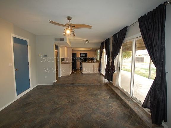 3rd image of 939 E Carmen St