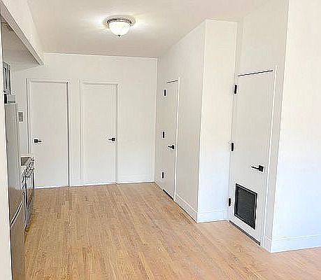 3rd image of 81 Clermont Ave #C