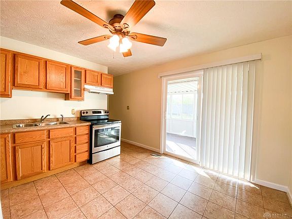 3rd image of 759 Hedwick St