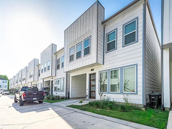 3rd image of 9004 Lonestar River Ln