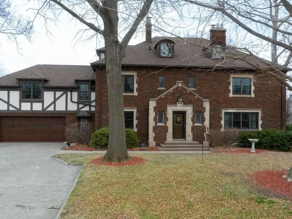 1400 8th Ave S, Clinton, IA 52732