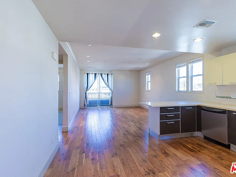 848 Irolo St #308 — Photo 6