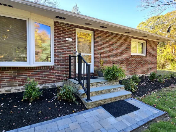 11 Upper Whittemore Road, Middlebury, CT 06762