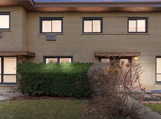 627 Maple Ct, Mount Prospect, IL 60056