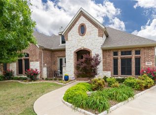 2579 Waters Edge Dr, Grand Prairie, TX 75054