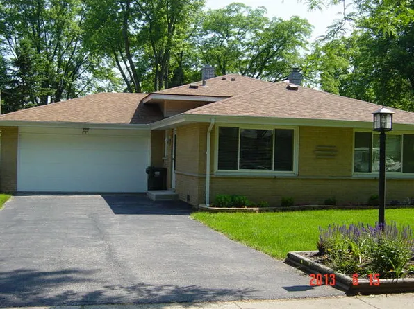 891 E Aster Ave, Palatine, IL 60074