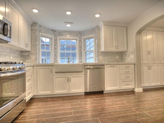 5th image of 292 N Wall St