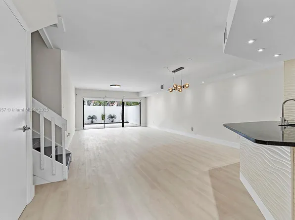 3501 Magellan Cir APT 638, Aventura, FL 33180