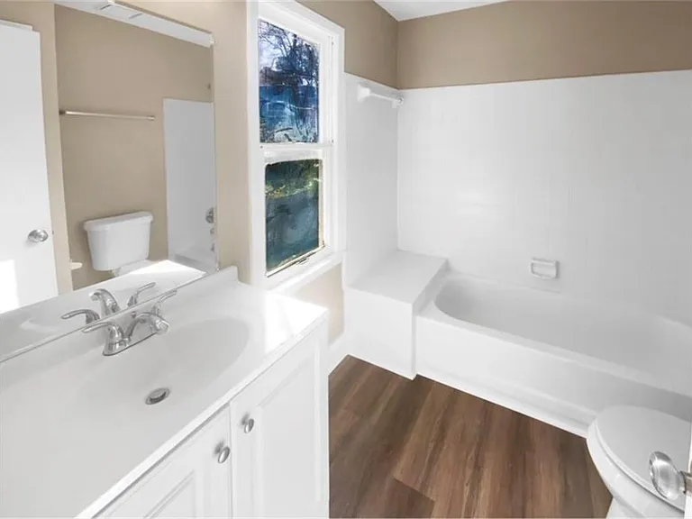 688 Stratford Grn — Photo 13