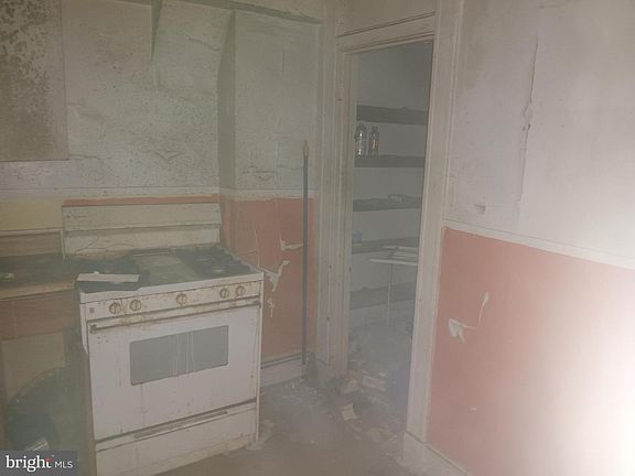 4th image of 2909 Presstman St
