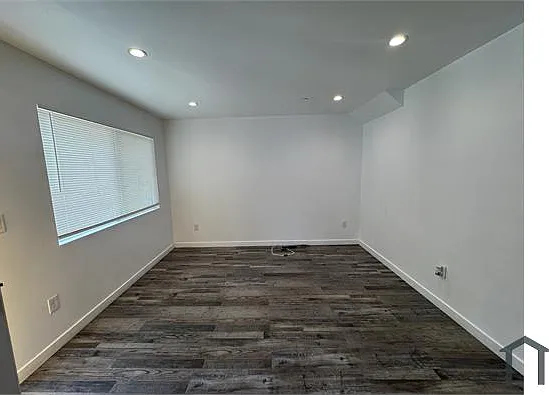 1348 W 41st Pl — Photo 10