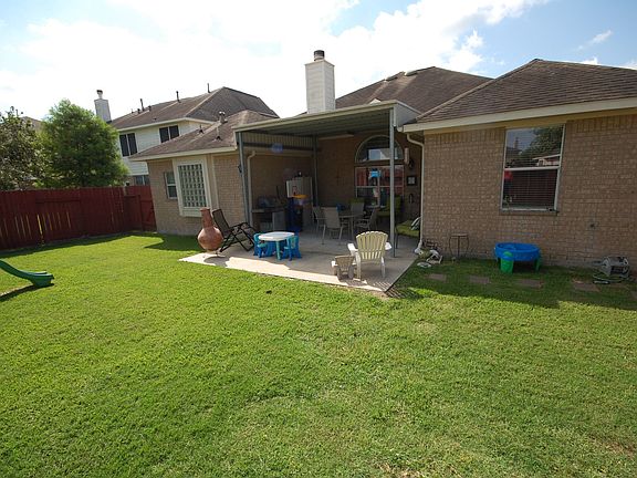 3rd image of 207 Rolling Springs Ln
