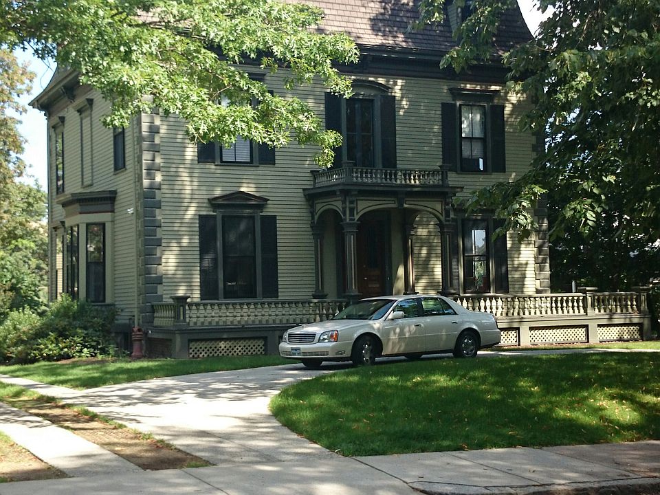2nd image of 26 Chestnut St