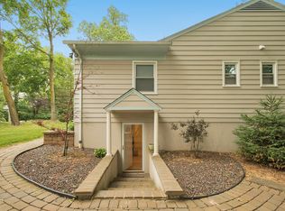 2 Hudson Rd E, Irvington, NY 10533