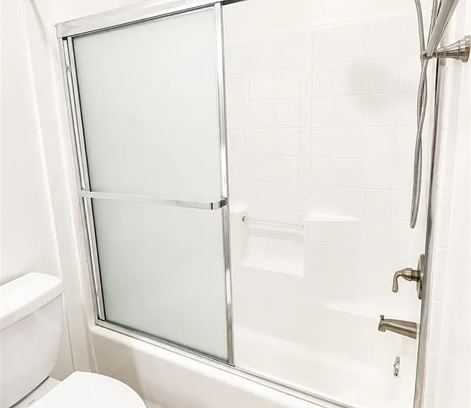 7900 Woodman Ave #105 — Photo 31