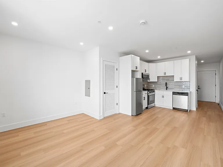 337 Johnston Ave #604 — Photo 5