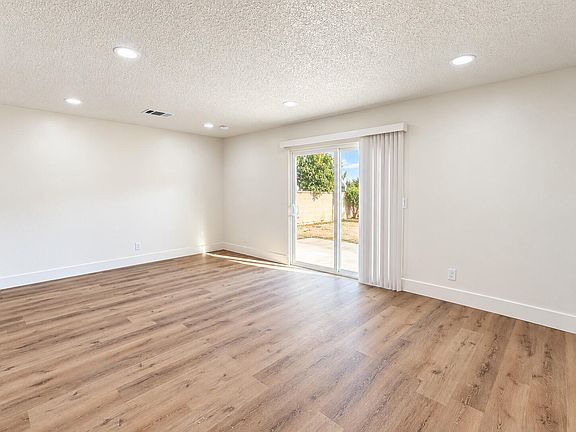 5th image of 15985 Edmiston Avenue