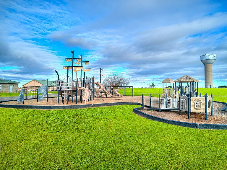 33-web-or-mls-Crimson Lake Estates-33@1x_1-1- edited (2) 33-web-or-mls-Crimson Lake Estates-33@1x_1-1- edited (2)
