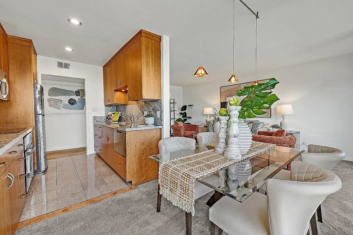 2 bed, 975 sqft, $3,550 — Photo 2