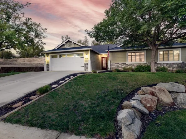 671 Valleybrook Dr, Redding, CA 96003