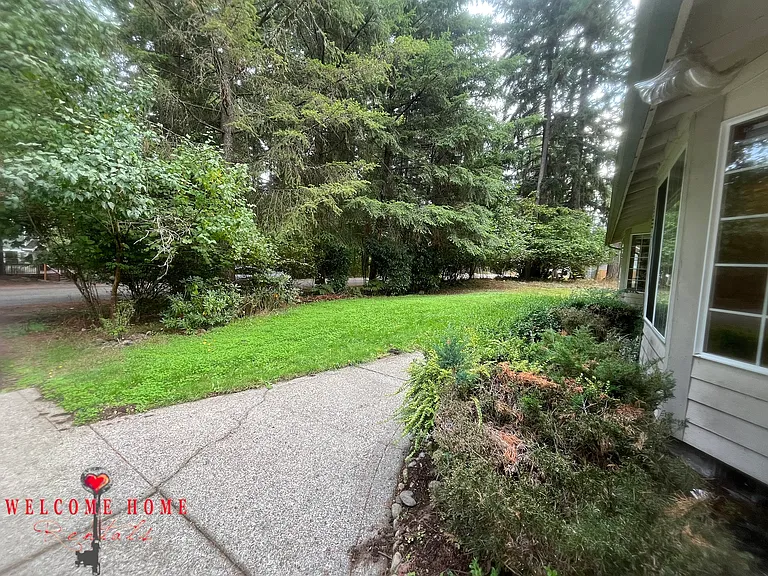 17819 Upland Dr SE — Photo 2