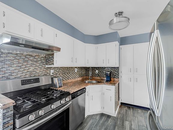 5th image of 336 W 23rd Street