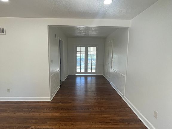 4th image of 5042 Canterbury St