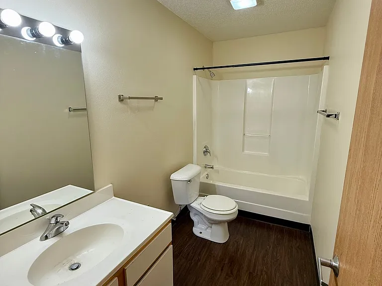 219 Crystal St — Photo 34