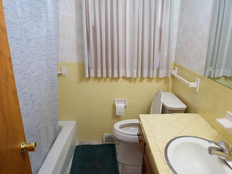 1405 N 82nd Ter — Photo 15